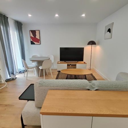 Fantastic Apartment Sant Adria Beach ซานต์อาเตรียเดเบซอซ ภายนอก รูปภาพ