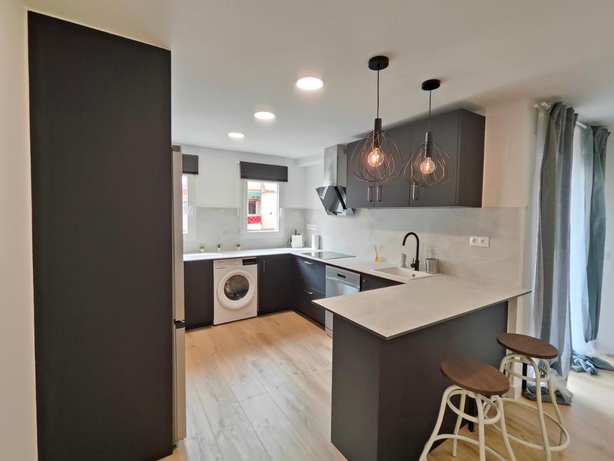 Fantastic Apartment Sant Adria Beach ซานต์อาเตรียเดเบซอซ ภายนอก รูปภาพ