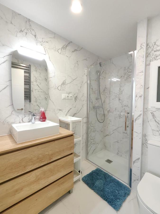 Fantastic Apartment Sant Adria Beach ซานต์อาเตรียเดเบซอซ ภายนอก รูปภาพ