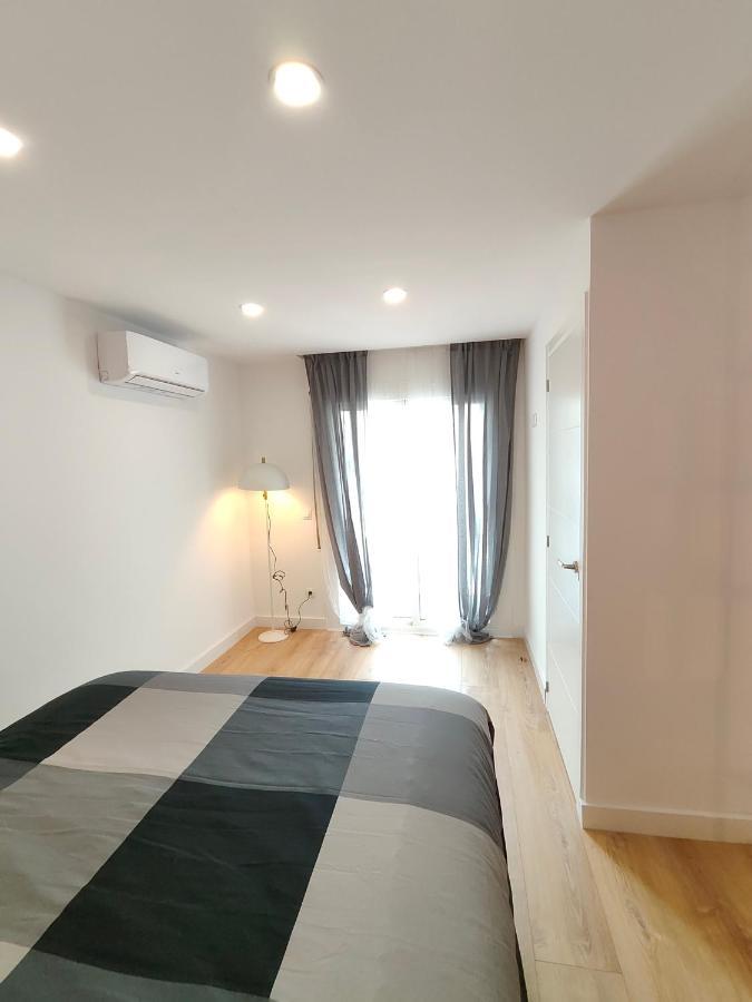Fantastic Apartment Sant Adria Beach ซานต์อาเตรียเดเบซอซ ภายนอก รูปภาพ