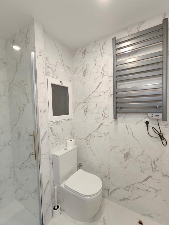 Fantastic Apartment Sant Adria Beach ซานต์อาเตรียเดเบซอซ ภายนอก รูปภาพ