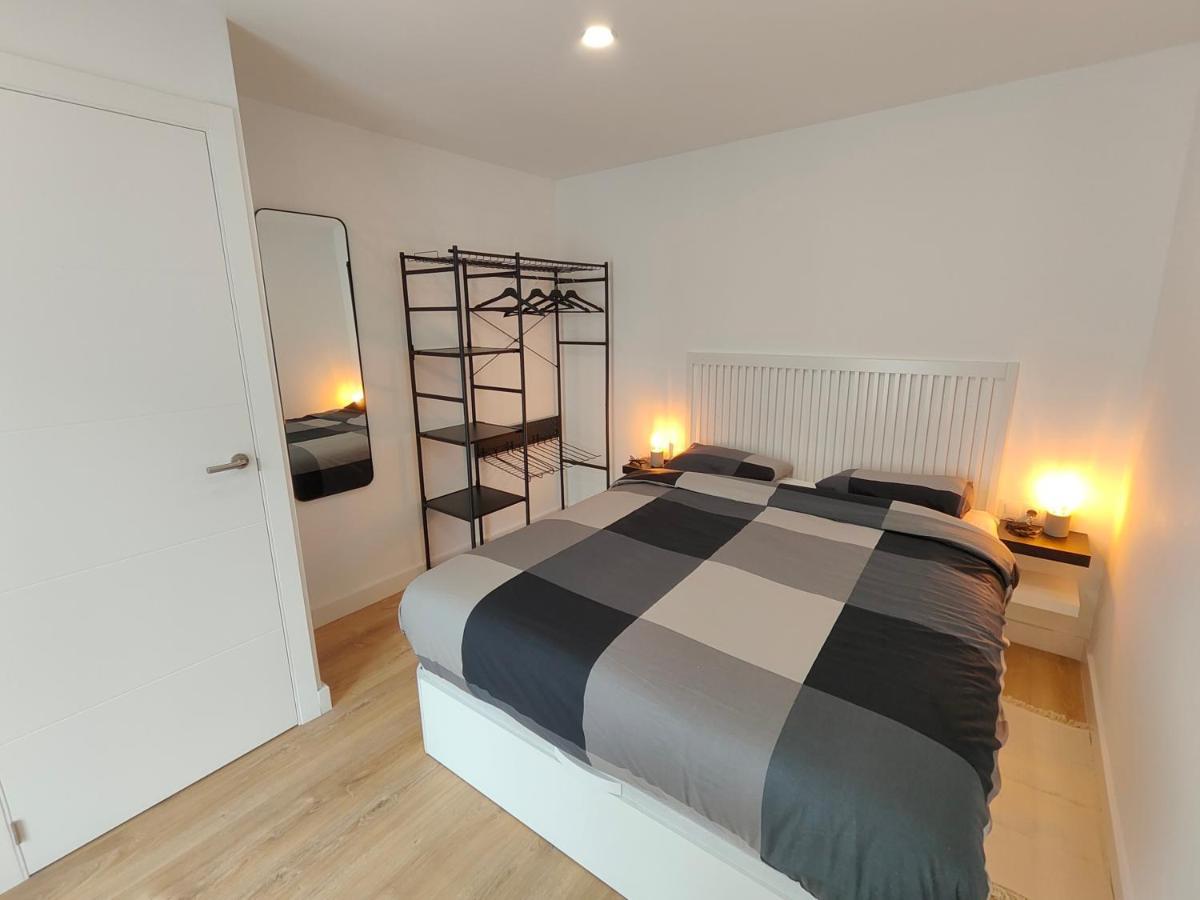 Fantastic Apartment Sant Adria Beach ซานต์อาเตรียเดเบซอซ ภายนอก รูปภาพ