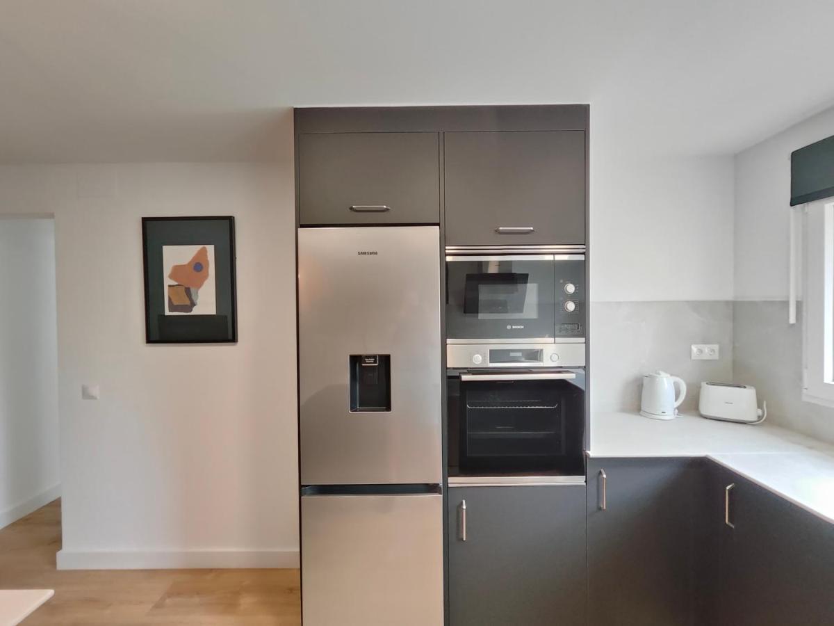 Fantastic Apartment Sant Adria Beach ซานต์อาเตรียเดเบซอซ ภายนอก รูปภาพ