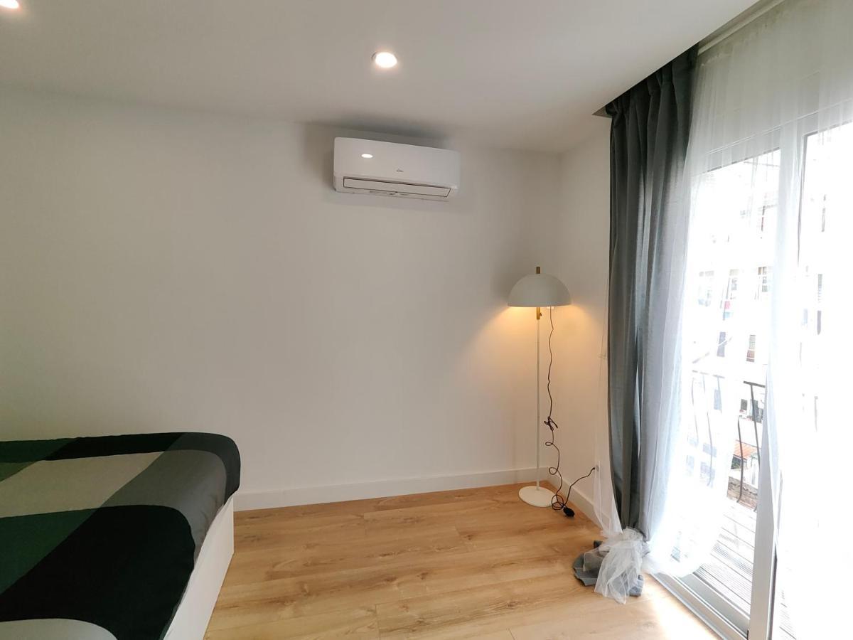 Fantastic Apartment Sant Adria Beach ซานต์อาเตรียเดเบซอซ ภายนอก รูปภาพ