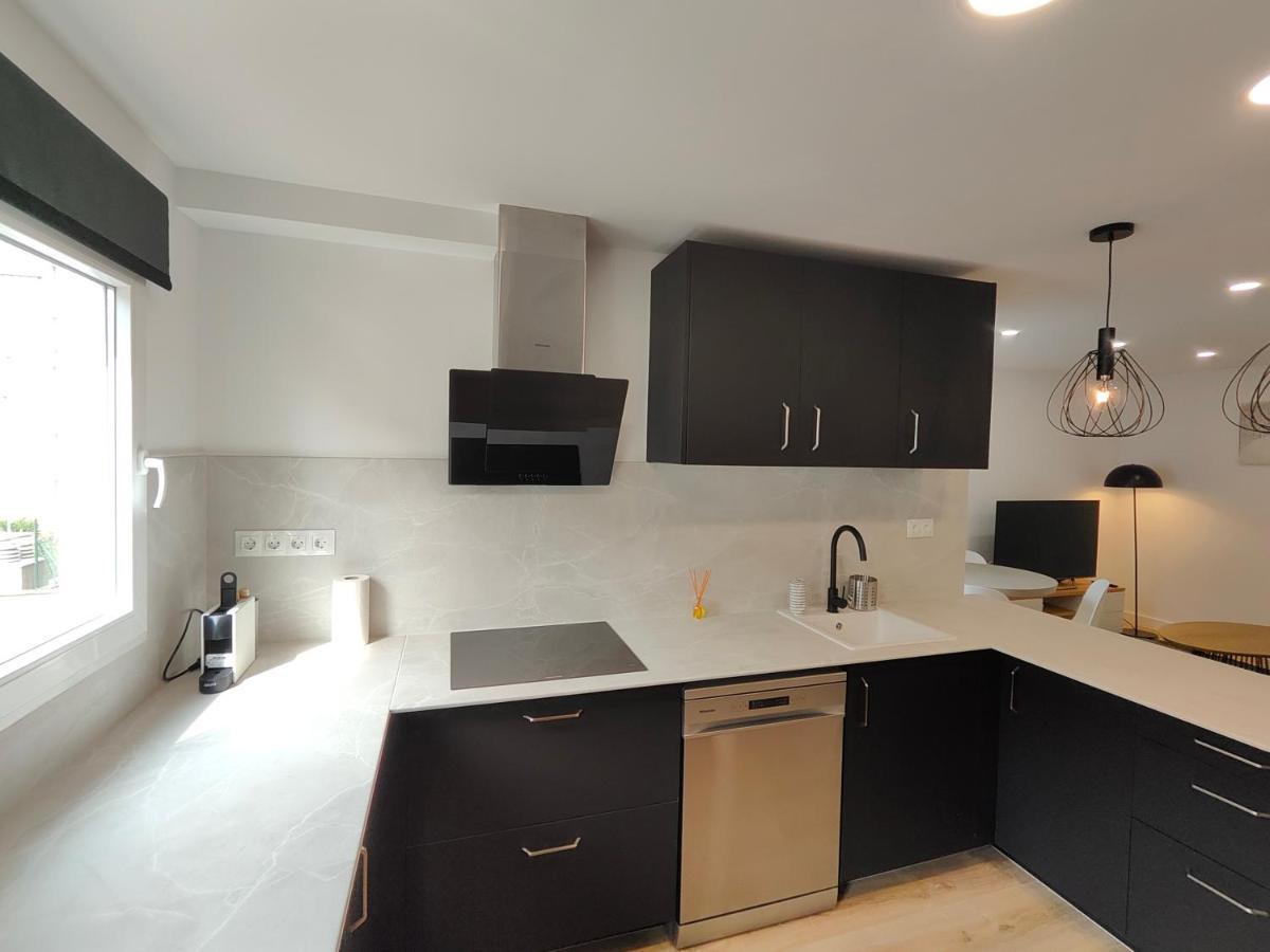 Fantastic Apartment Sant Adria Beach ซานต์อาเตรียเดเบซอซ ภายนอก รูปภาพ