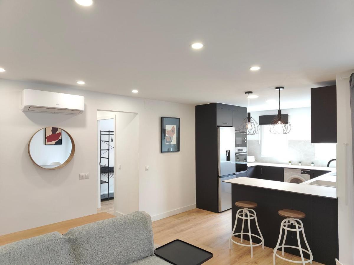 Fantastic Apartment Sant Adria Beach ซานต์อาเตรียเดเบซอซ ภายนอก รูปภาพ
