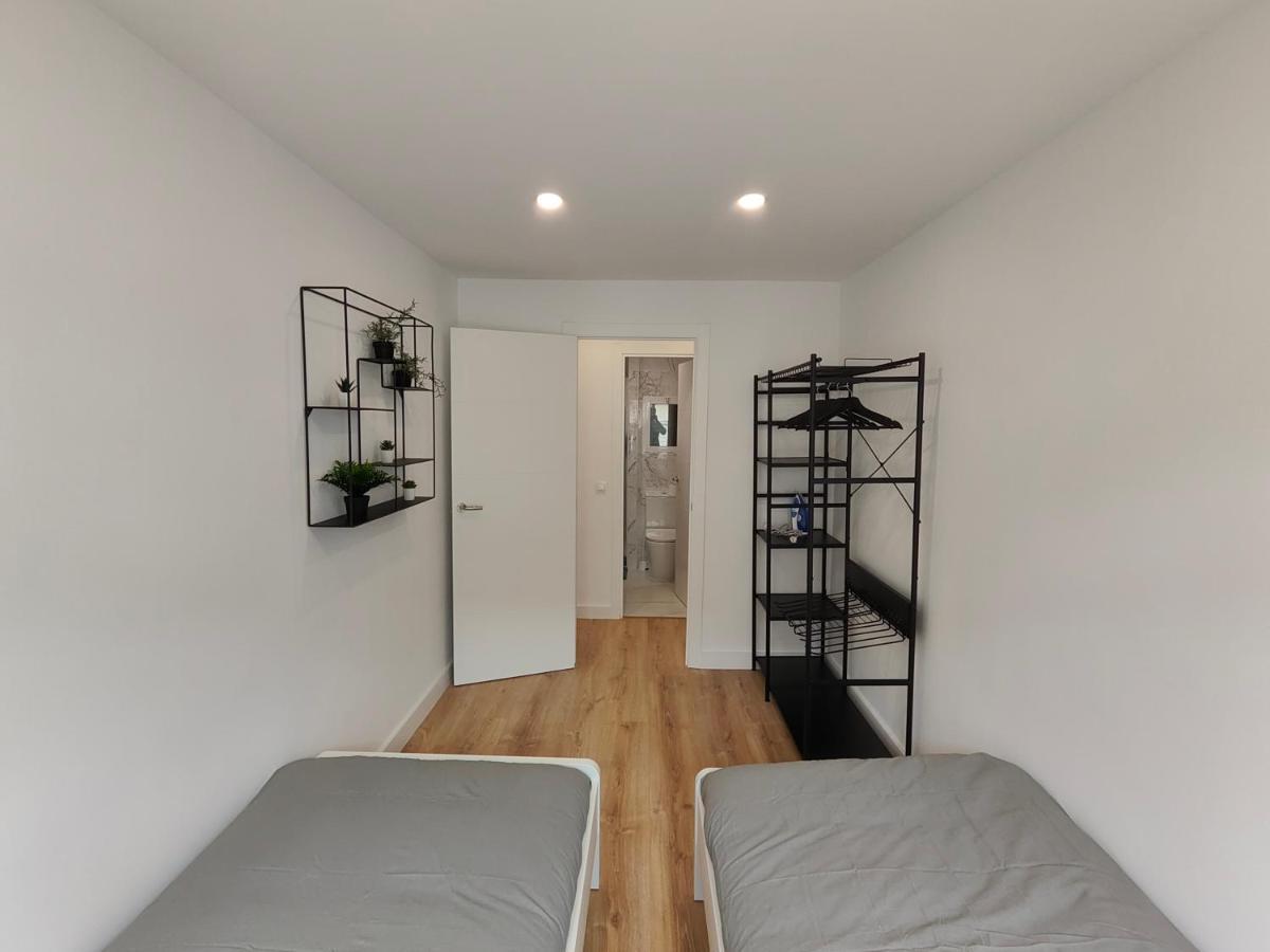 Fantastic Apartment Sant Adria Beach ซานต์อาเตรียเดเบซอซ ภายนอก รูปภาพ