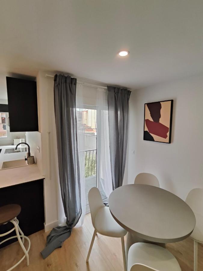 Fantastic Apartment Sant Adria Beach ซานต์อาเตรียเดเบซอซ ภายนอก รูปภาพ