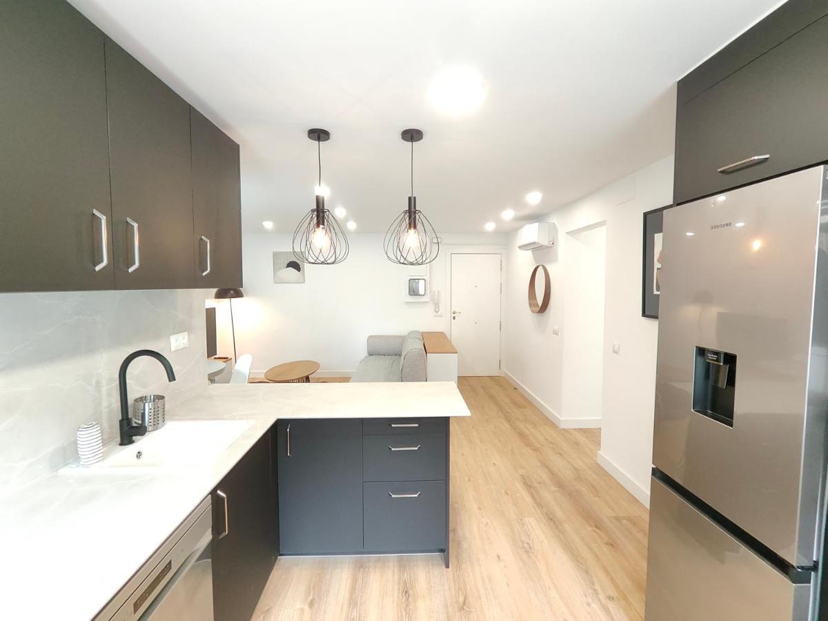 Fantastic Apartment Sant Adria Beach ซานต์อาเตรียเดเบซอซ ภายนอก รูปภาพ