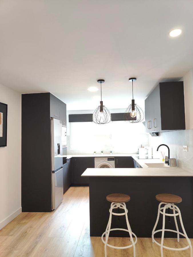 Fantastic Apartment Sant Adria Beach ซานต์อาเตรียเดเบซอซ ภายนอก รูปภาพ